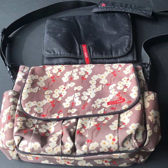 SKIP * HOP. Diaper Bag. Asian floral - Picture 1 of 11